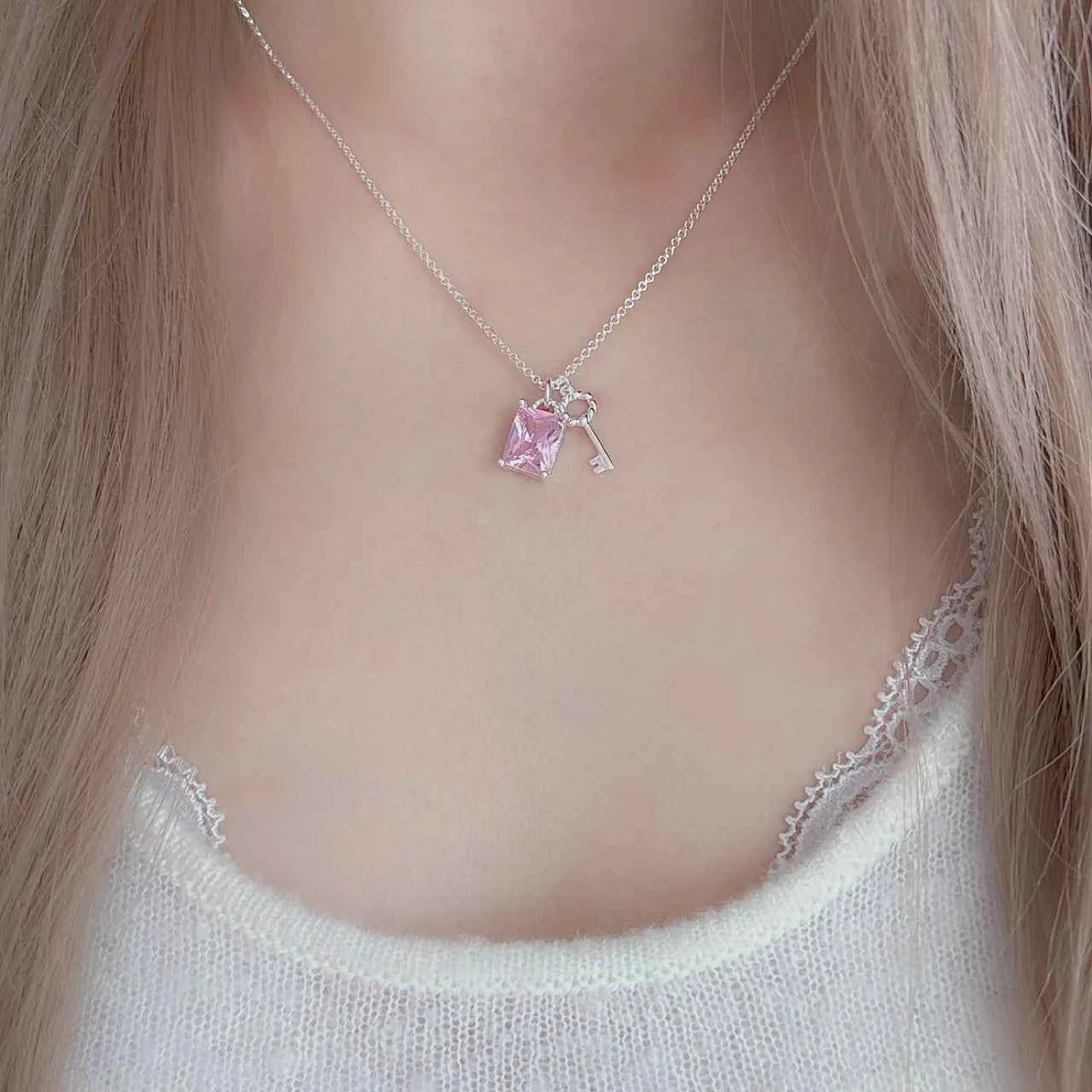 "Dawnlight Key" 925 Sterling Silver Crystal-Clear Key Necklace – Elegant & Gift-Ready (Copy)