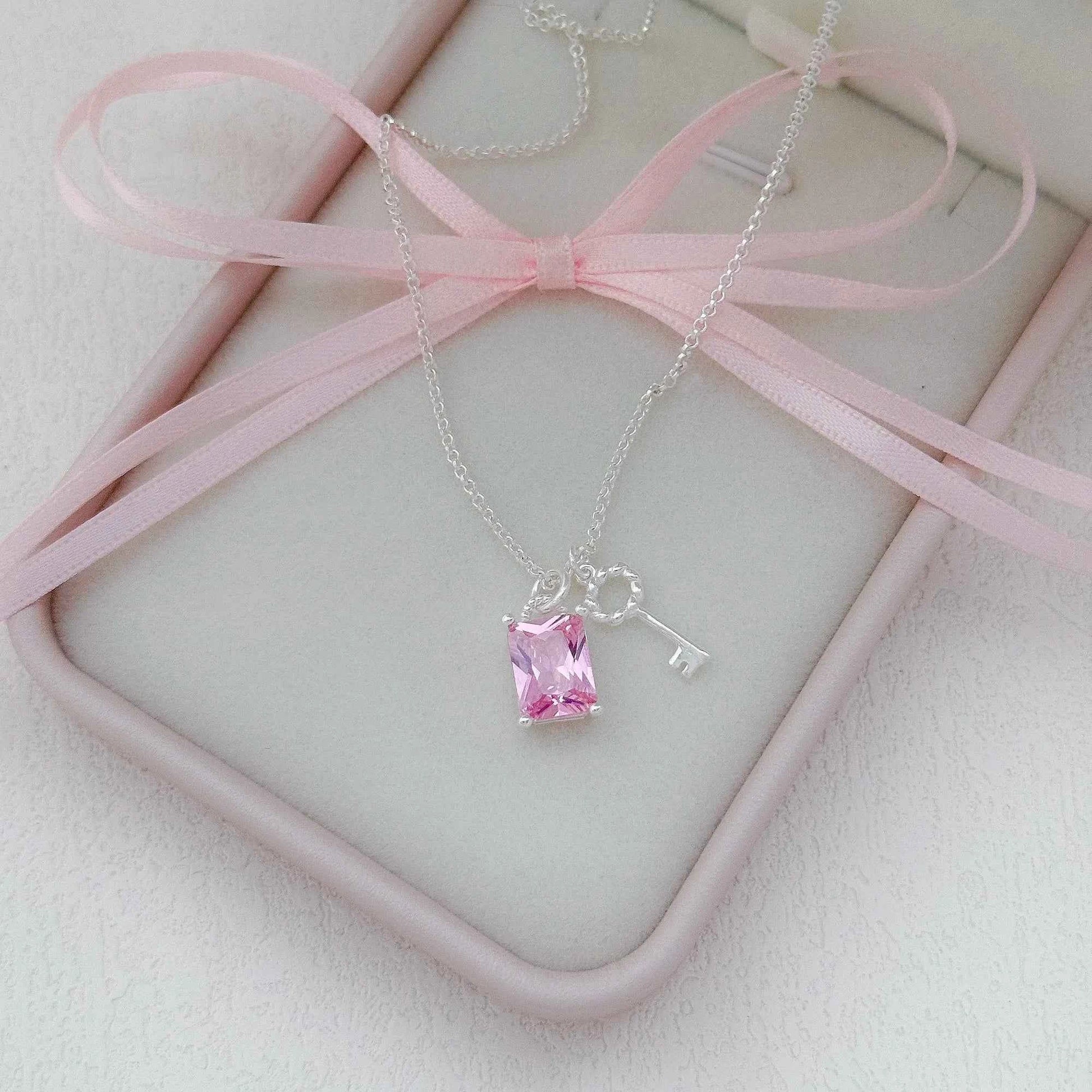 "Dawnlight Key" 925 Sterling Silver Crystal-Clear Key Necklace – Elegant & Gift-Ready (Copy)