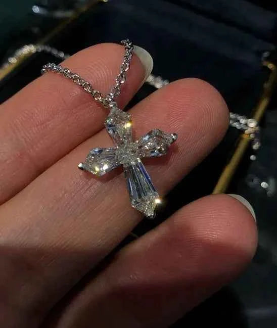 "Edgeless Cross" 925 Sterling Silver Necklace – Seamless Sparkle & Minimalist Faith (Copy)