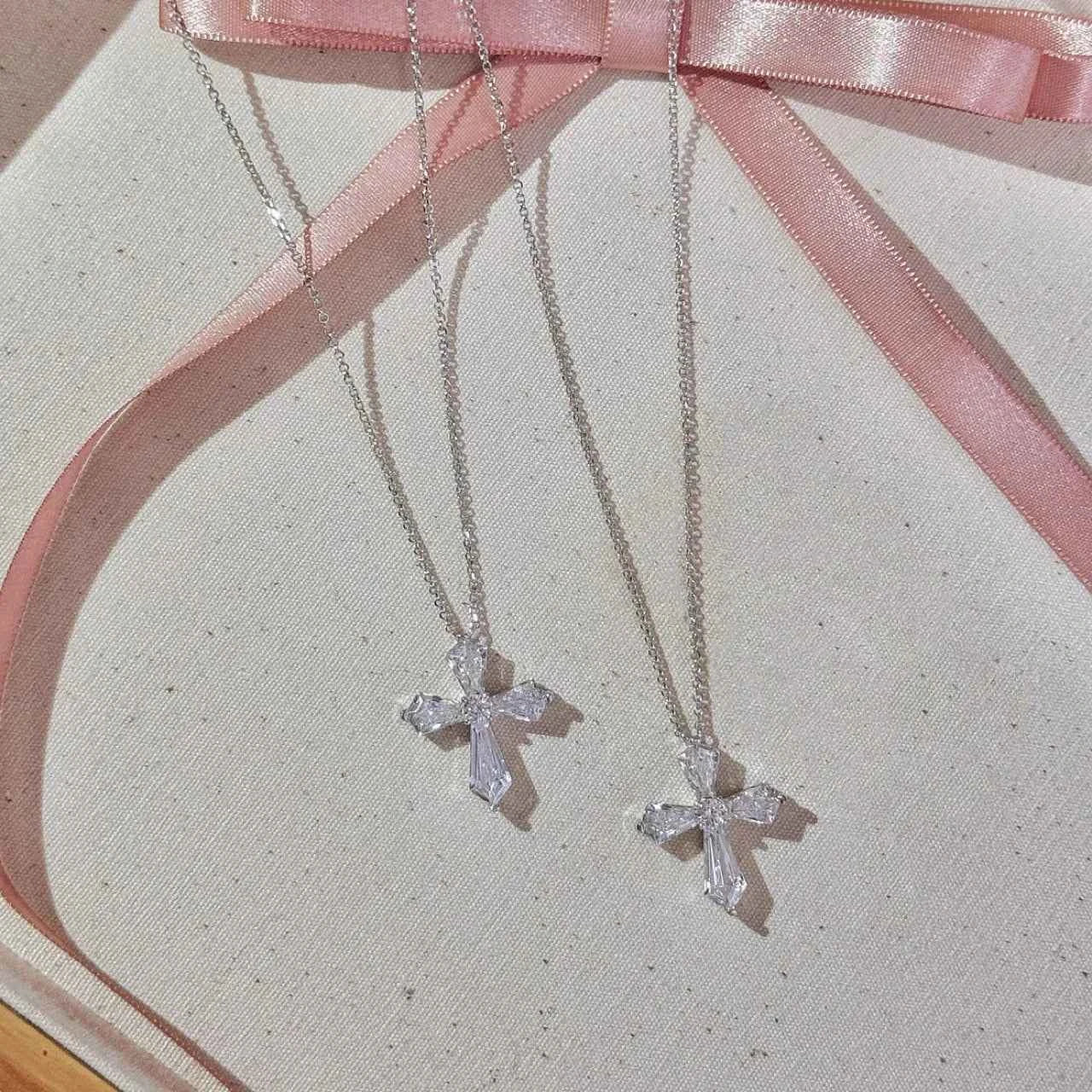 "Edgeless Cross" 925 Sterling Silver Necklace – Seamless Sparkle & Minimalist Faith (Copy)