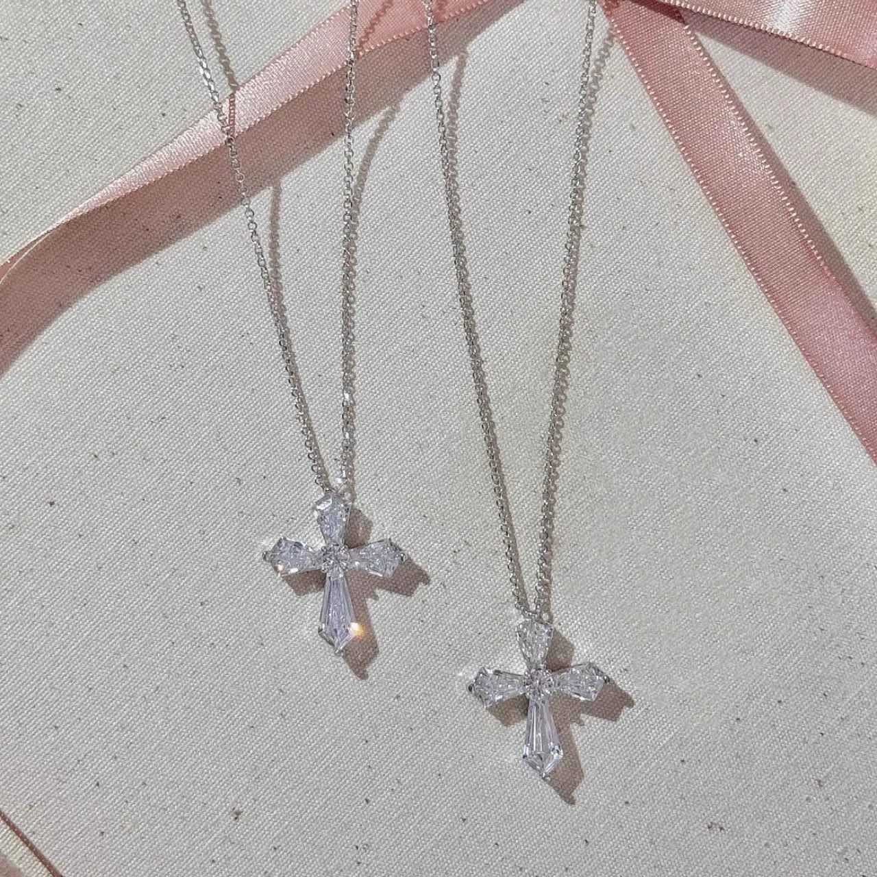 "Edgeless Cross" 925 Sterling Silver Necklace – Seamless Sparkle & Minimalist Faith (Copy)