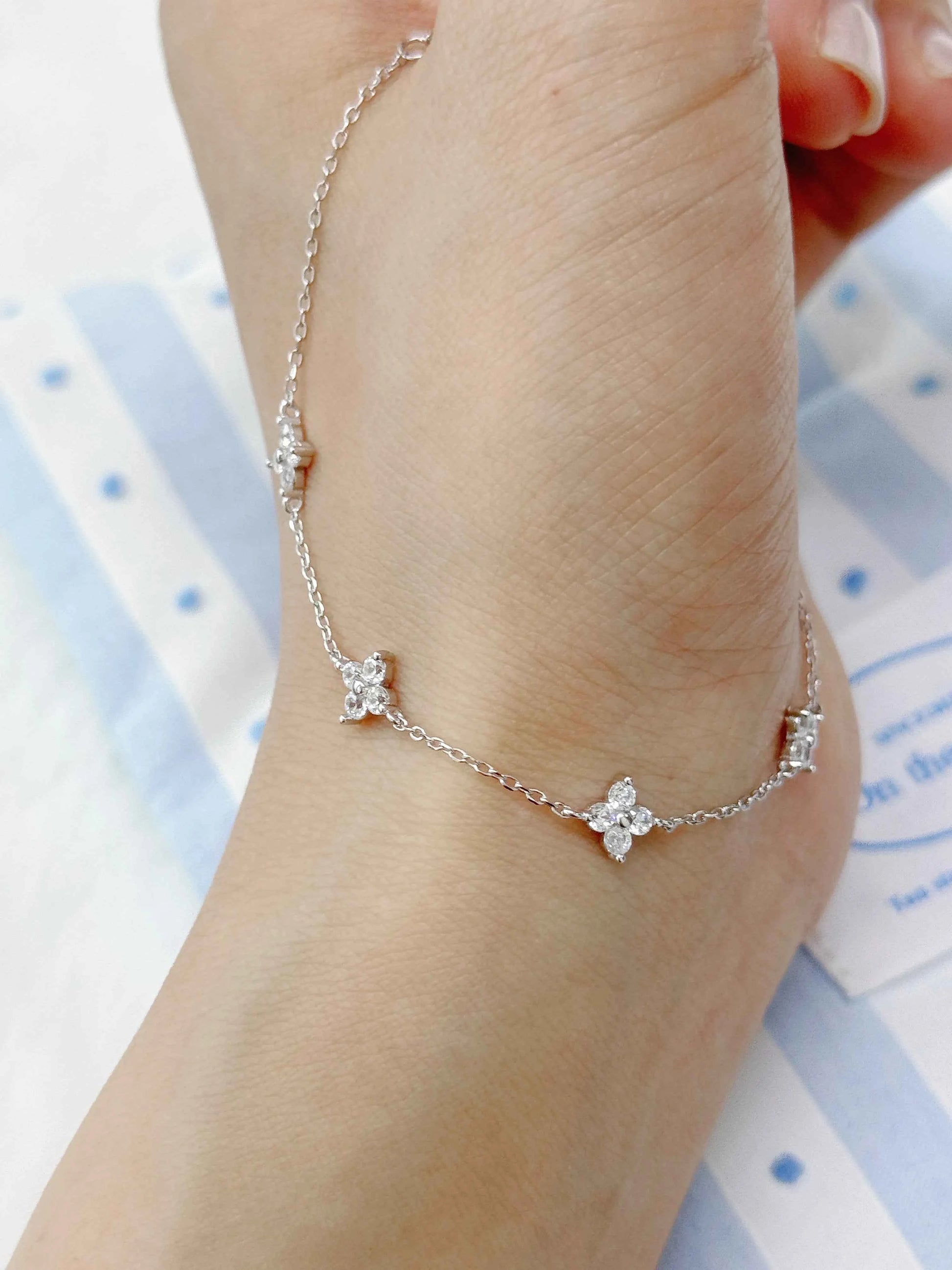 "Four-Leaf Clover Tale" 925 Sterling Silver Charm Bracelet with Zircon – Luck in Every Link (Copy)