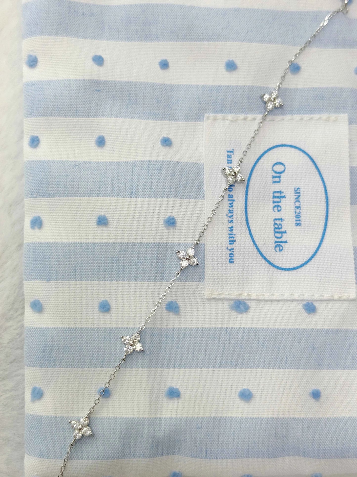 "Four-Leaf Clover Tale" 925 Sterling Silver Charm Bracelet with Zircon – Luck in Every Link (Copy)