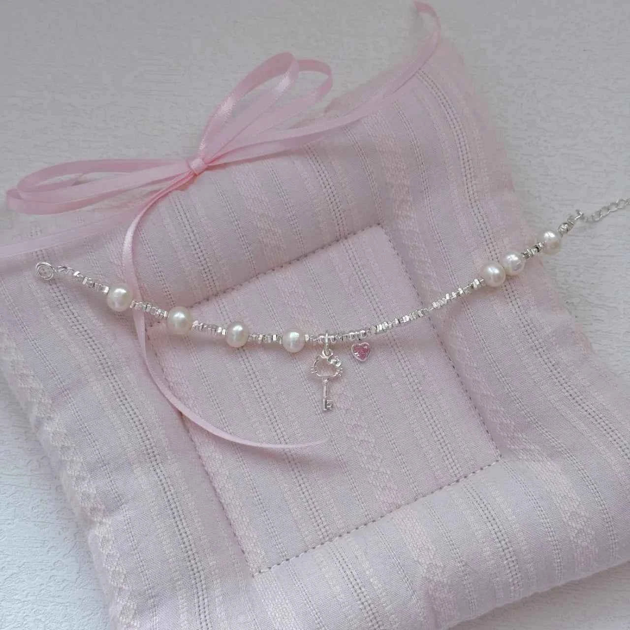 "Kitty Key" 925 Sterling Silver Bracelet with Natural Pearl - Playful and Elegant