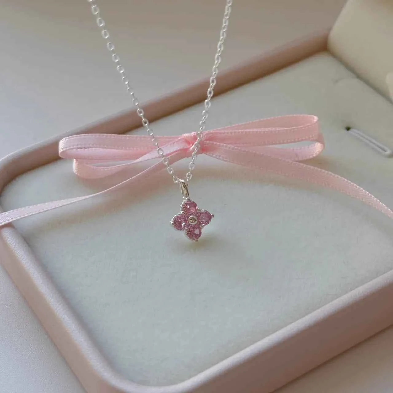 "Sweetheart Clover" 999 Pure Silver Four-Leaf Heart Necklace – Lucky, Minimalist, Gift-Ready (Copy)